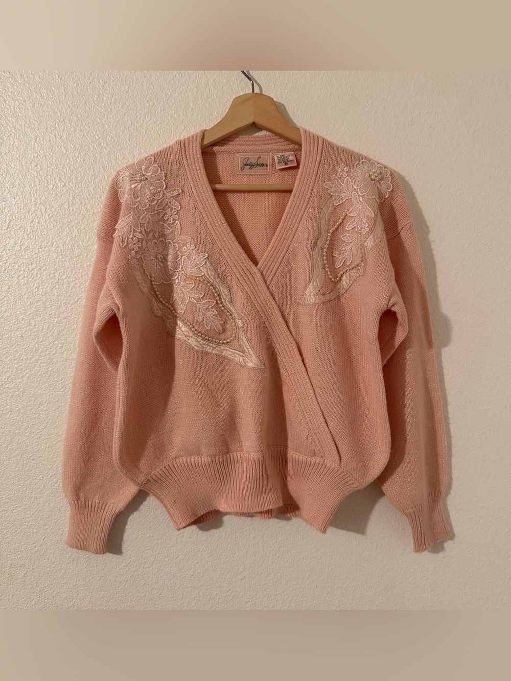 Jaclyn Smith Pink V-Neck Embroidered Women's Sweater Size Medium